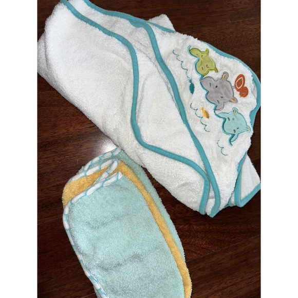 Just Born Other - JUST BATH JUST BORN HOODED TOWEL & Three Wash Cloths Hippo Teal Orange